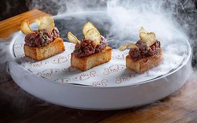 อวิสตา ไฮด์อะเวย์ ภูเก็ต ป่าตอง เอ็มแกลเลอรี่ บาย โซฟิเทล